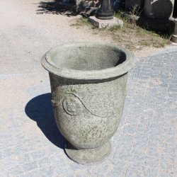 Matériaux d'Antan : VASE ANDUZE AVEC GUIRLANDE PIERRE H78