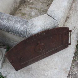 Matériaux d'Antan : PORTE DE FOUR EN FONTE