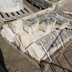 Matériaux d'Antan : ESCALIER EN PIERRE H106