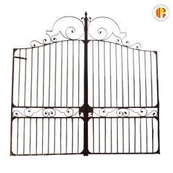 Matériaux d'Antan : Grille de portail, en ferronnerie d’art à deux vantaux.