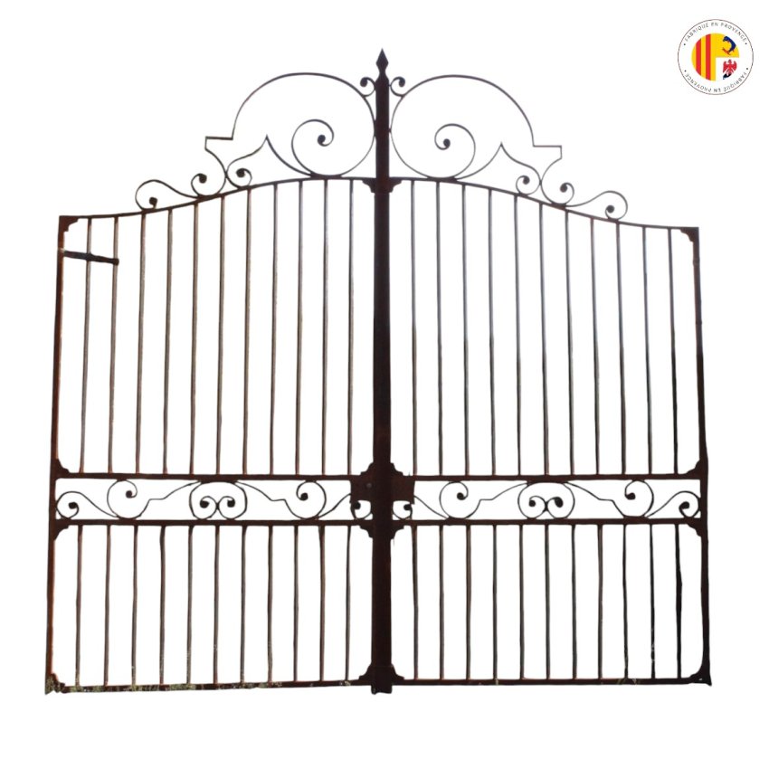 Matériaux d'Antan : Grille de portail, en ferronnerie d’art à deux vantaux.
