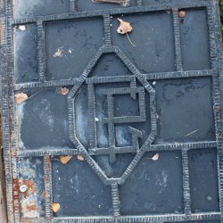 Matériaux d'Antan : PORTE MÉTALLIQUE H257