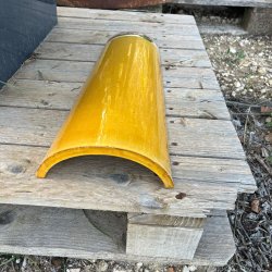 Matériaux d'Antan : TUILE CANAL VERNISSEE JAUNE