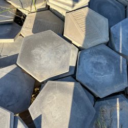 Matériaux d'Antan : CARREAUX HEXAGONAUX EN CIMENT GRIS