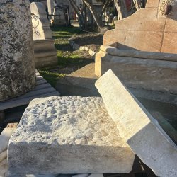 Matériaux d'Antan : DALLE EN MARBRE DÉCORÉE AVEC QUADRILOBE SCULPTÉ