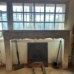 Matériaux d'antan : CHEMINEE EN BRECHE DU THOLONET