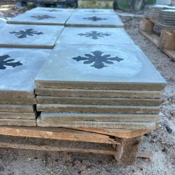 Matériaux d'Antan : LOT DE CARREAUX EN CIMENT A MOTIF (3,25M2)