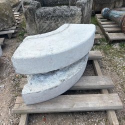 ESCALIER EN PIERRE DE CASSIS GRISE