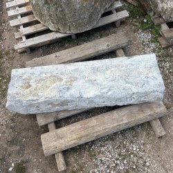 ESCALIER EN PIERRE DE CASSIS GRISE