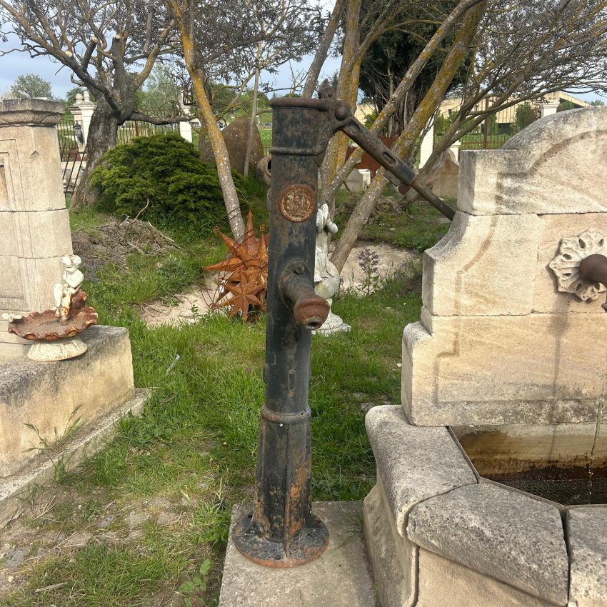 Matériaux d'Antan : POMPE A BRAS ANCIENNE EN FONTE