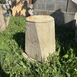 SOCLE OCTOGONAL EN PIERRE DE SAVONNIERES H57