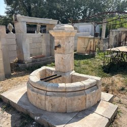 Matériaux d'Antan : FONTAINE MURALE EN PIERRE H144,5