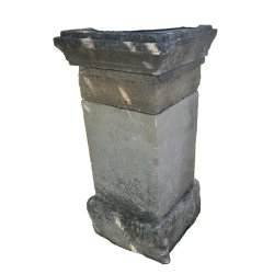 Matériaux d'antan : PILIER ANCIEN EN PIERRE H108