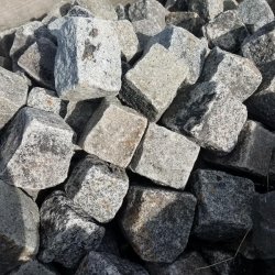 Matériaux d'Antan : PAVES DE RUE ANCIEN EN GRANIT 10CM