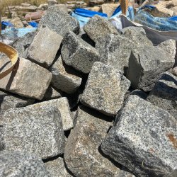 Matériaux d'Antan : PAVE EN GRANIT ANCIEN 15X15