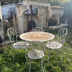 Matériaux d'antan : ENSEMBLE TABLE ET CHAISES BLANC FERRONNERIE H69