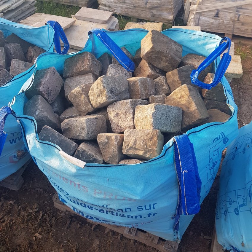 Matériaux d'Antan : PAVES DE RUE 15-20CM - BAG DE 5M²