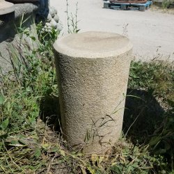 Matériaux d'Antan : BORNE EN GRANIT H53