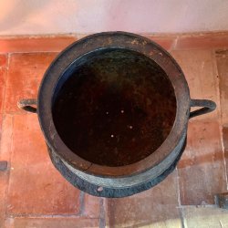 Matériaux d'Antan : CHAUDRON AVEC SOCLE H86