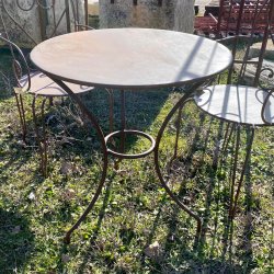 Matériaux d'Antan : PETITE TABLE RONDE H75 D68