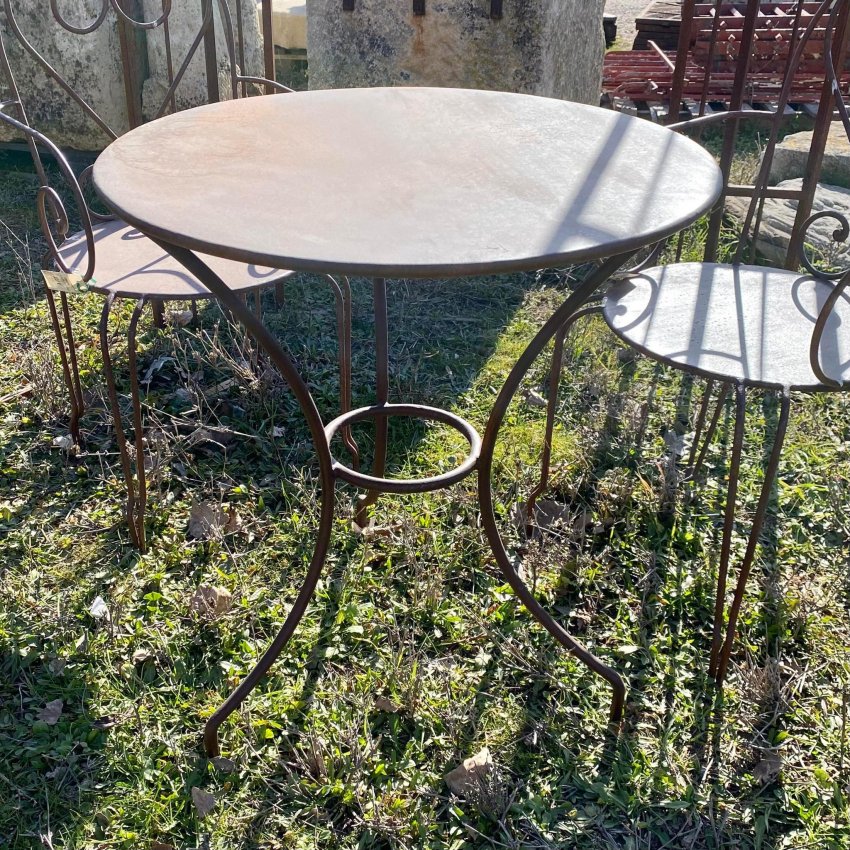 Matériaux d'Antan : PETITE TABLE RONDE H75 D68