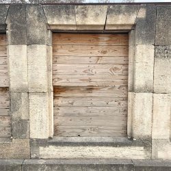 Matériaux d'Antan : ENCADREMENT DE FENÊTRE PIERRE H153