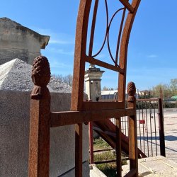 ARCHE POMME DE PIN FERRONNERIE H226