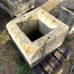 Matériaux d'Antan : PUITS CARRE ANCIEN EN PIERRE H53