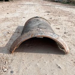 Matériaux d'Antan : TUILE FAITIERE TEGUSOL