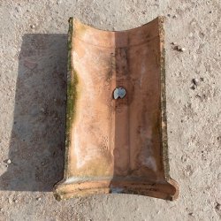 Matériaux d'Antan : TUILE FAITIERE TEGUSOL