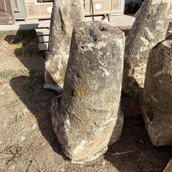 Matériaux d'Antan : BORNE EN PIERRE