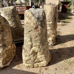 Matériaux d'Antan : BORNE EN PIERRE